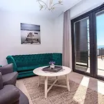 Nano, 4 Bedrooms, Jacuzzi, Heated Pool, Sea Views, Pebble 850m *