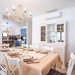 Nano, 4 Bedrooms, Jacuzzi, Heated Pool, Sea Views, Pebble 850m Вилла