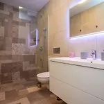 Nano, 4 Bedrooms, Jacuzzi, Heated Pool, Sea Views, Pebble 850m Есенице