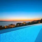 Nano, 4 Bedrooms, Jacuzzi, Heated Pool, Sea Views, Pebble 850m *