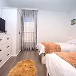 Вилла Nano, 4 Bedrooms, Jacuzzi, Heated Pool, Sea Views, Pebble 850m