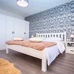 Nano, 4 Bedrooms, Jacuzzi, Heated Pool, Sea Views, Pebble 850m *