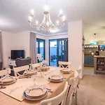 Nano, 4 Bedrooms, Jacuzzi, Heated Pool, Sea Views, Pebble 850m Вилла