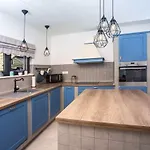 Nano, 4 Bedrooms, Jacuzzi, Heated Pool, Sea Views, Pebble 850m Вилла