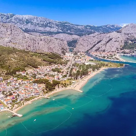 Nano, 4 Bedrooms, Jacuzzi, Heated Pool, Sea Views, Pebble 850m Есенице