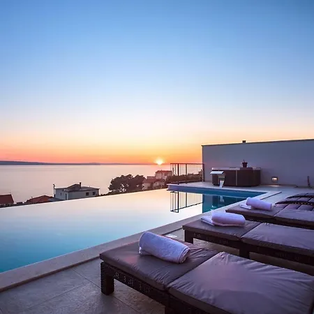 Вилла Nano, 4 Bedrooms, Jacuzzi, Heated Pool, Sea Views, Pebble 850m