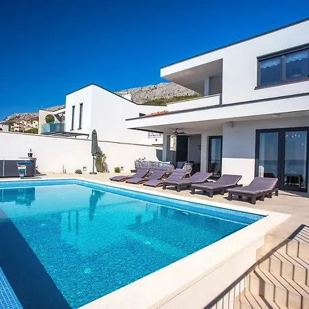 Nano, 4 Bedrooms, Jacuzzi, Heated Pool, Sea Views, Pebble 850m