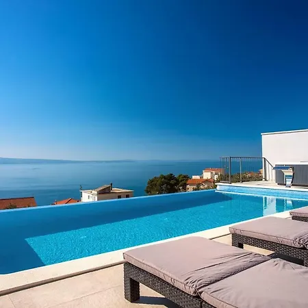 Nano, 4 Bedrooms, Jacuzzi, Heated Pool, Sea Views, Pebble 850m 빌라 예세니체