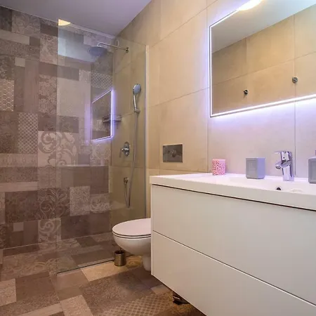 Nano, 4 Bedrooms, Jacuzzi, Heated Pool, Sea Views, Pebble 850m 예세니체