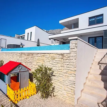 Вилла Nano, 4 Bedrooms, Jacuzzi, Heated Pool, Sea Views, Pebble 850m *