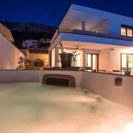 Nano, 4 Bedrooms, Jacuzzi, Heated Pool, Sea Views, Pebble 850m