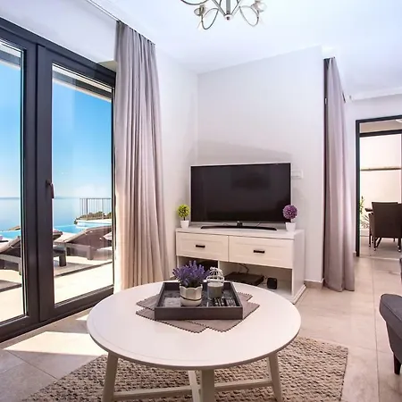 빌라 Nano, 4 Bedrooms, Jacuzzi, Heated Pool, Sea Views, Pebble 850m