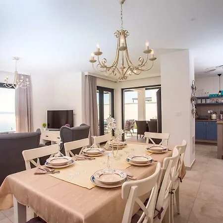 Nano, 4 Bedrooms, Jacuzzi, Heated Pool, Sea Views, Pebble 850m