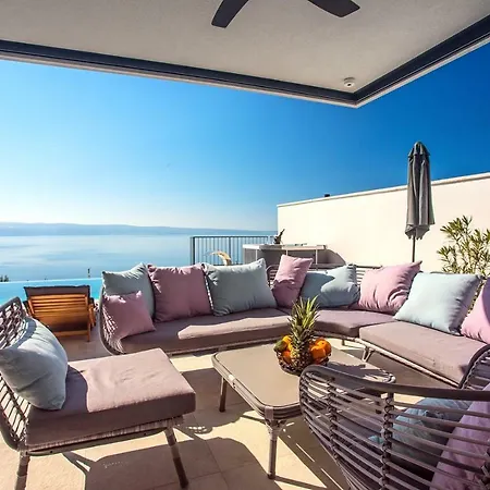 Nano, 4 Bedrooms, Jacuzzi, Heated Pool, Sea Views, Pebble 850m Villa